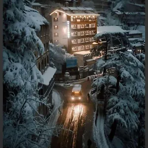 **** Hotel Victory India